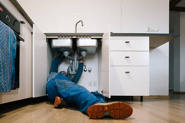Professional Plumbing technician working in Canyon Lake, CA